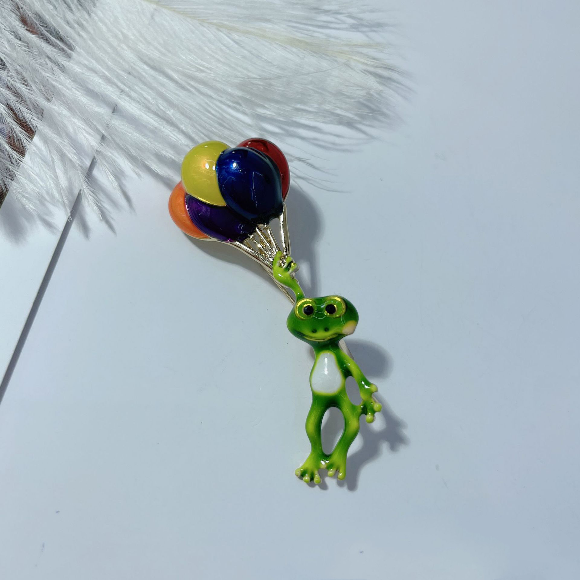 Canlı kurbağa tutan renkli bal - Embroidery Bali incelemesi ve fiyatı
